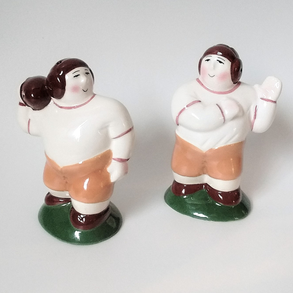 Football Players Salt & Pepper Shakers ~ unused !